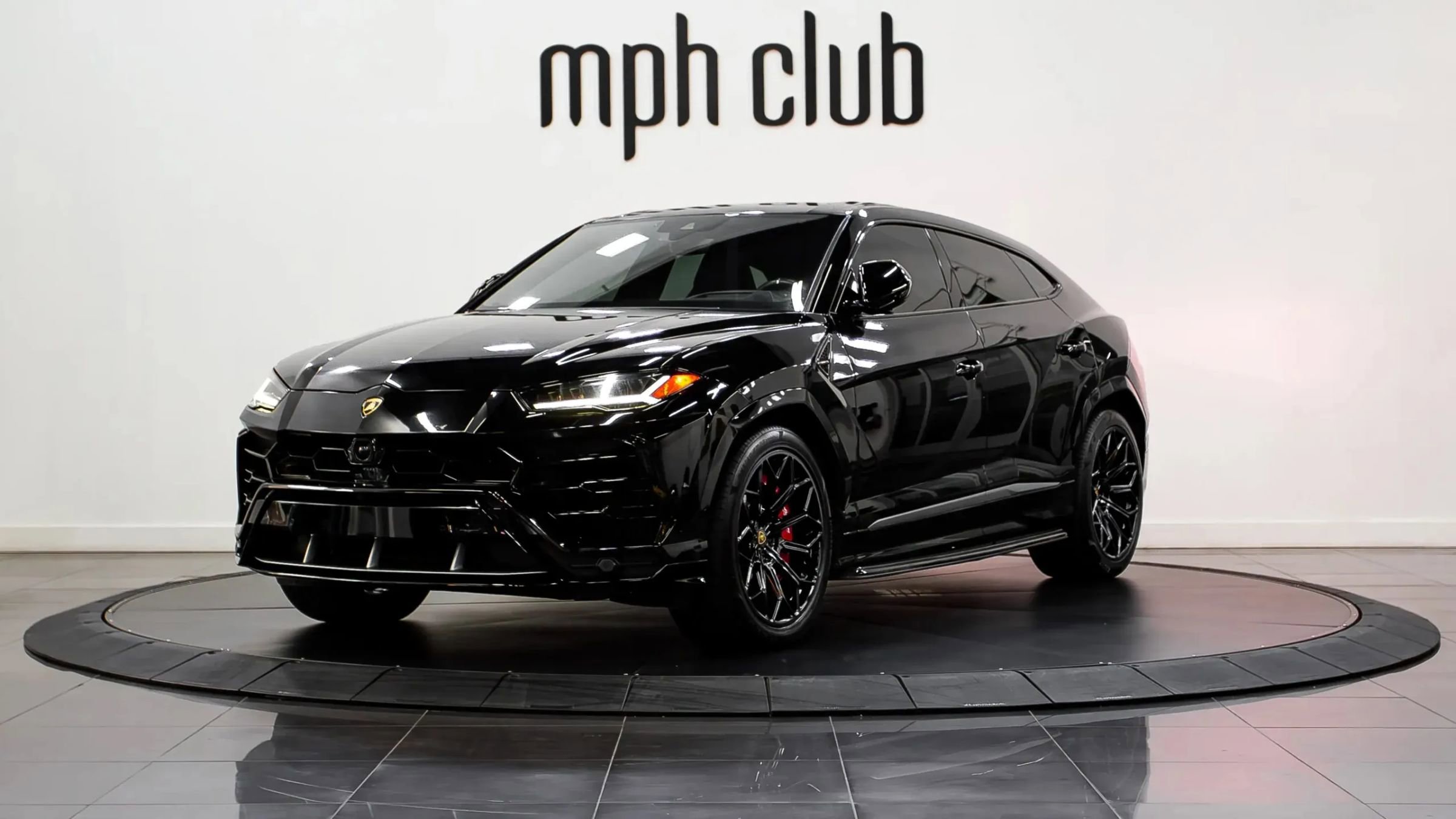 Used 2021 Lamborghini Urus image 2
