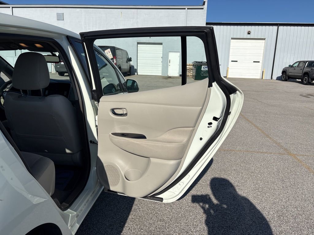 Used 2011 Nissan Leaf SL FWD image 16