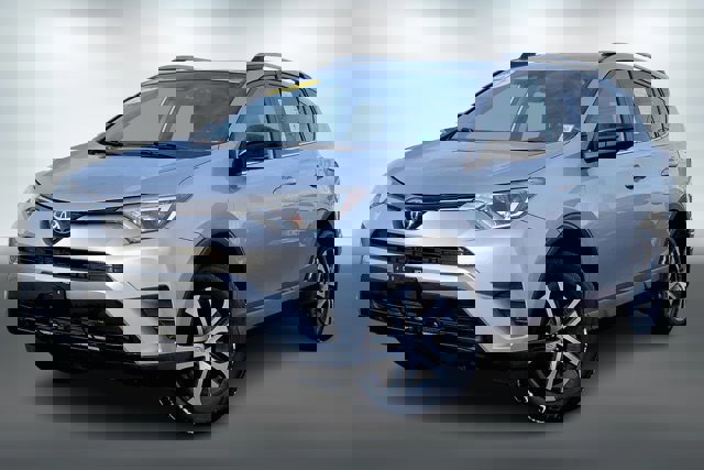 Used 2017 Toyota RAV4 LE image 11