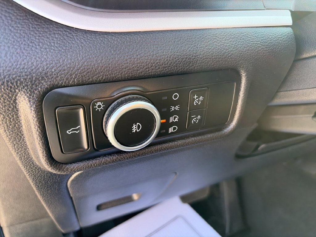 Used 2023 Ford Explorer XLT w/ Equipment Group 202A AWD/4WD image 16