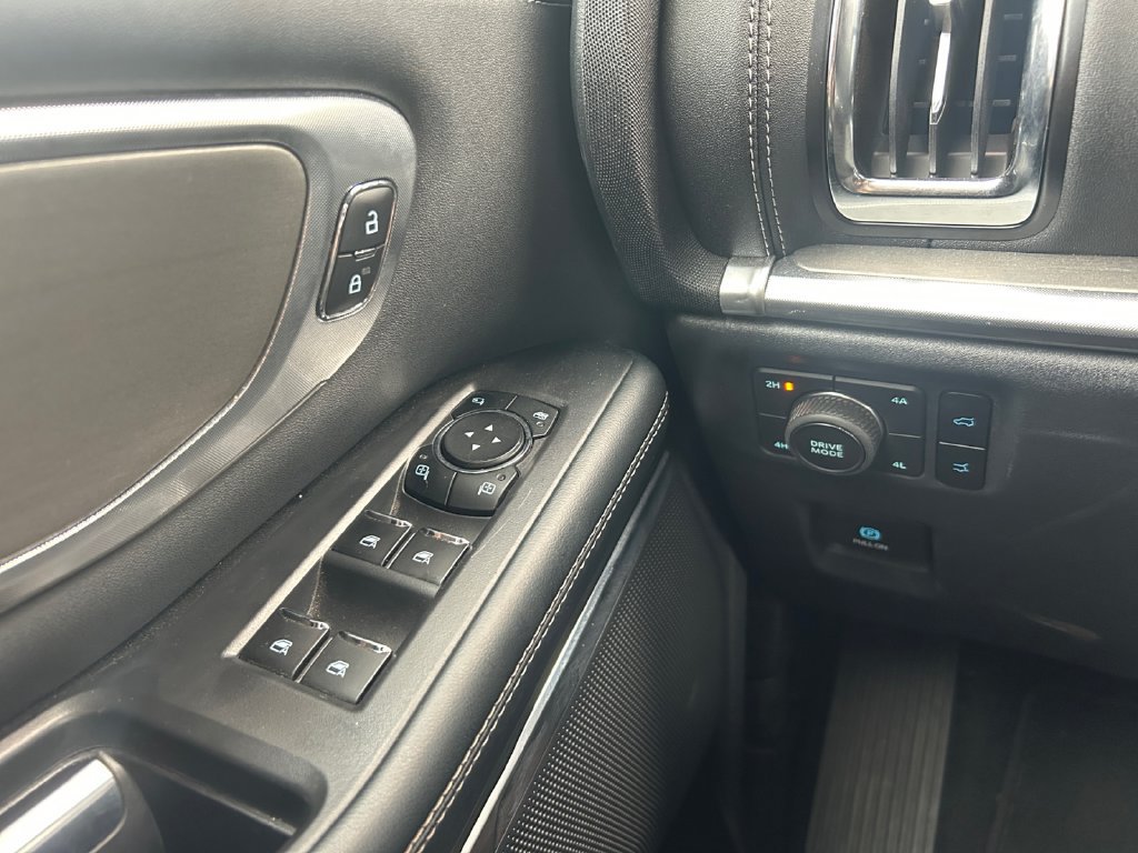 Used 2025 Ford Expedition Platinum AWD/4WD image 25