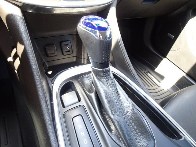 Used 2016 Chevrolet Volt Premier w/ Driver Confidence Package FWD image 20