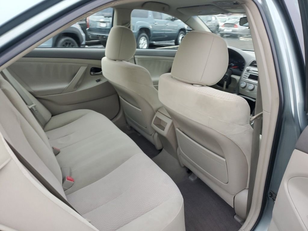 Used 2011 Toyota Camry LE image 27