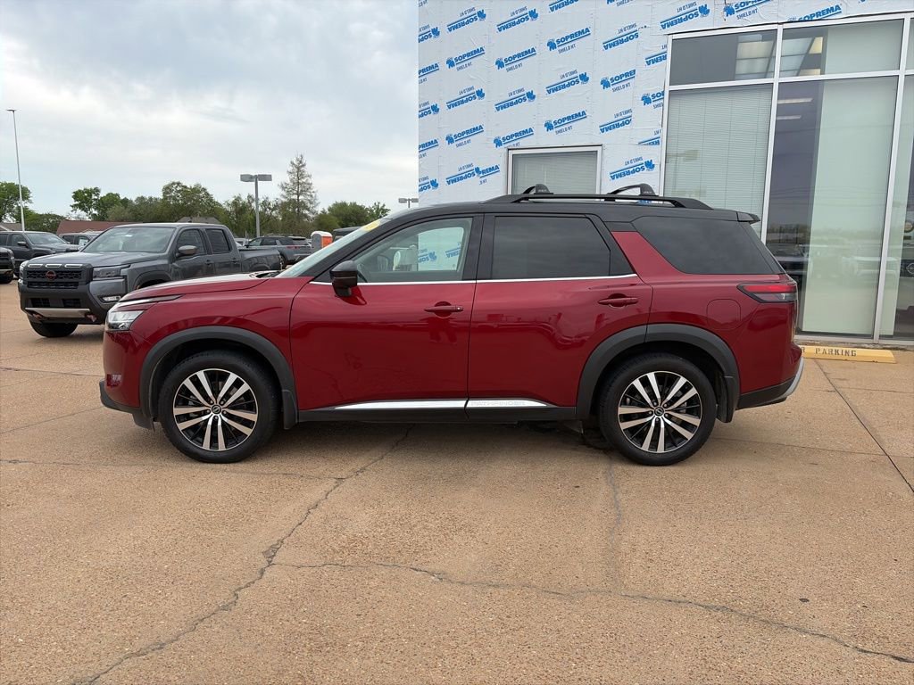 Used 2023 Nissan Pathfinder Platinum image 2