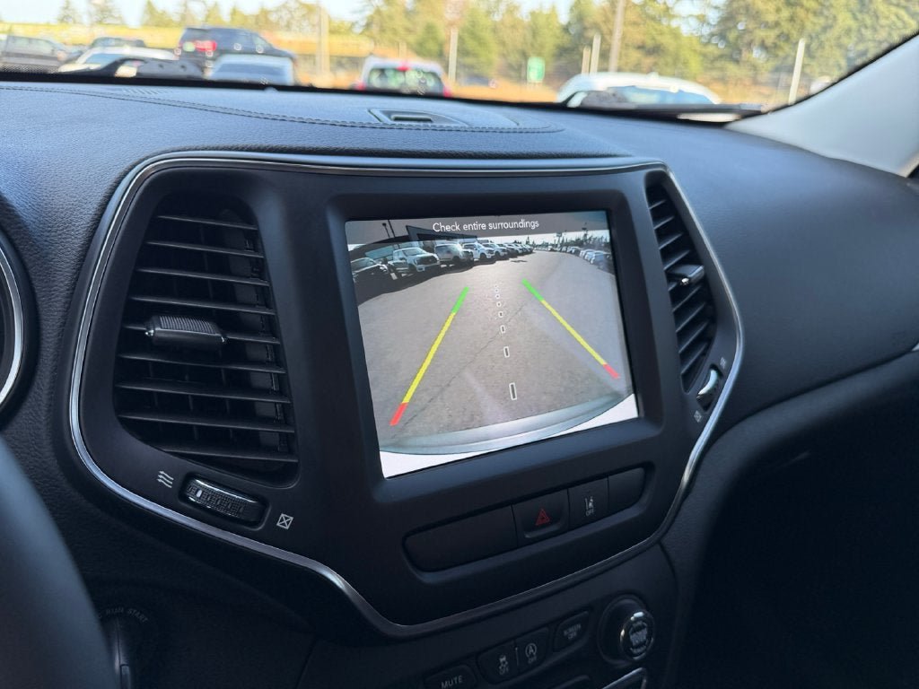 Used 2022 Jeep Cherokee Latitude w/ Sun & Sound Group AWD/4WD image 17