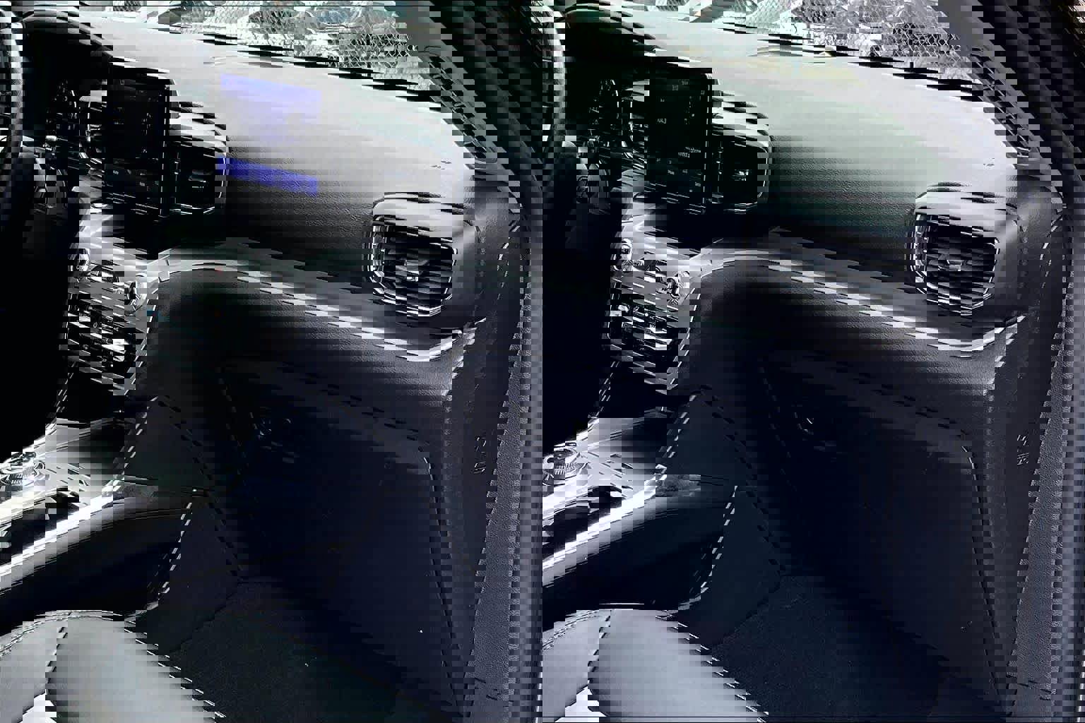 Used 2022 Ford Explorer XLT w/ Equipment Group 202A AWD/4WD image 18