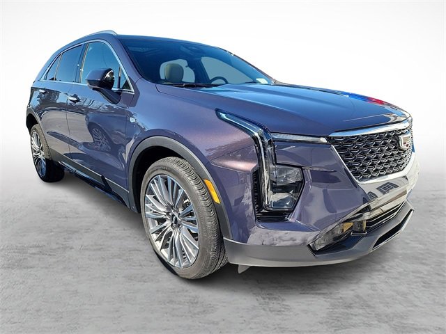 Used 2024 Cadillac XT4 Premium Luxury image 2