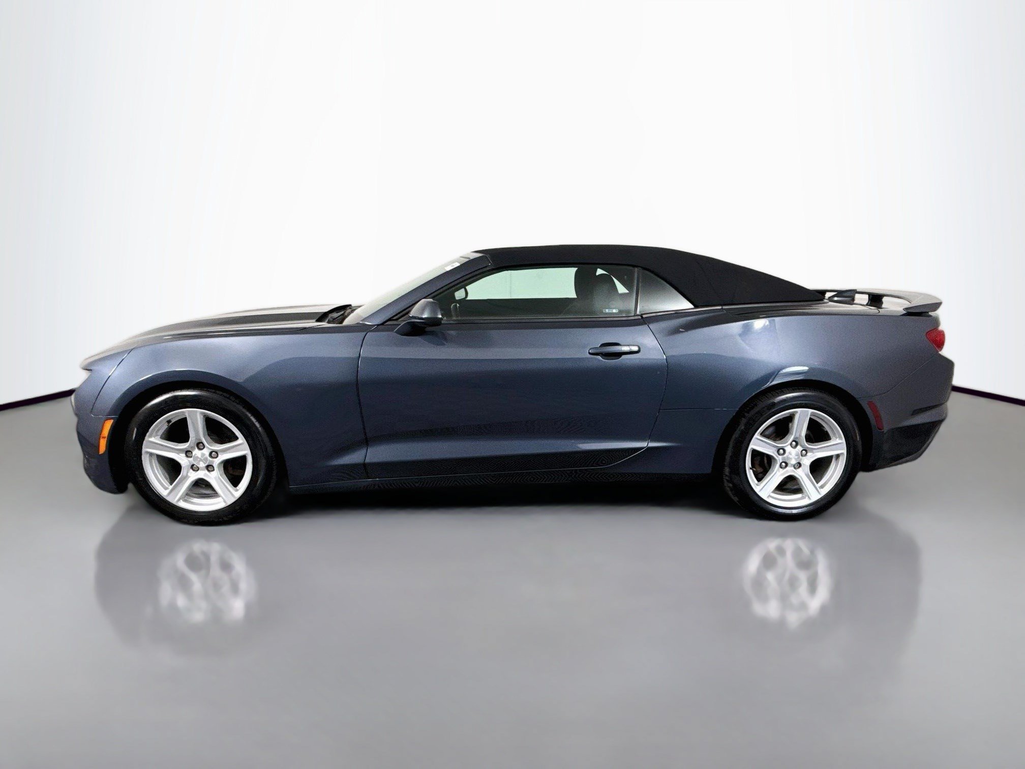 Used 2020 Chevrolet Camaro LT RWD image 6