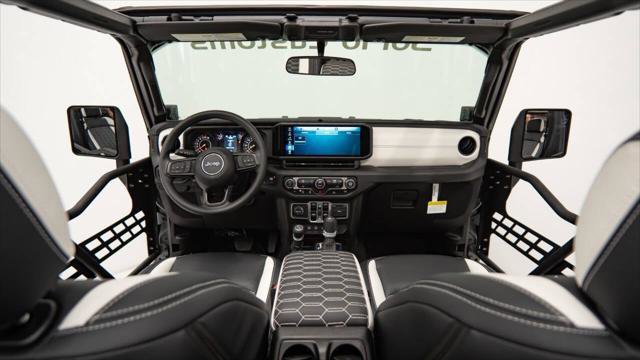 Used 2025 Jeep Gladiator Sport image 24