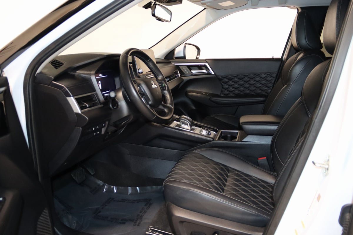Used 2024 Mitsubishi Outlander 4WD Plug-In Hybrid image 36