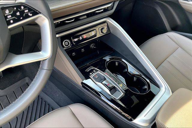 Used 2025 Audi Q5 Premium w/ Convenience Package AWD/4WD image 18