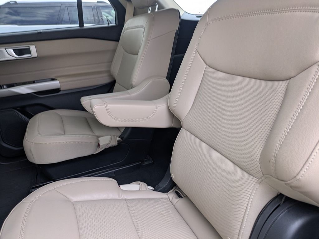 Used 2023 Ford Explorer Limited w/ Limited Technology Package RWD image 16