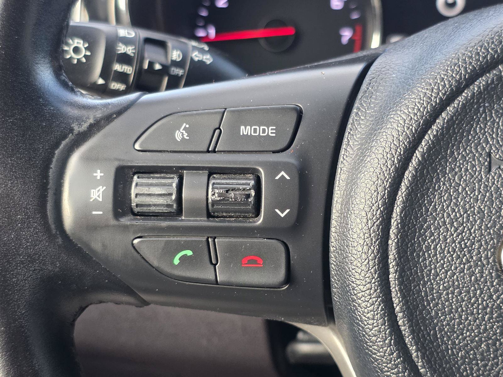 Used 2016 Kia Sedona SX Limited w/ Option Group 030 FWD image 13