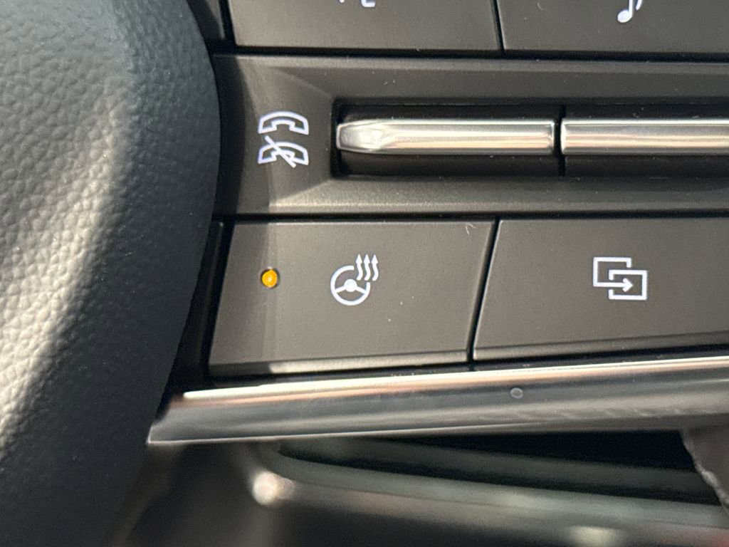 New 2026 Chevrolet Equinox LT w/ Safety and Technology Package FWD image 4