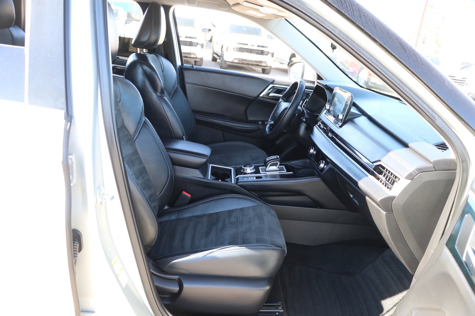 Used 2023 Mitsubishi Outlander SE FWD image 33