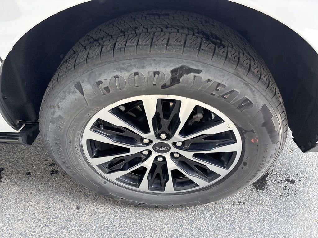 Used 2025 Ford Expedition Max Platinum AWD/4WD image 7