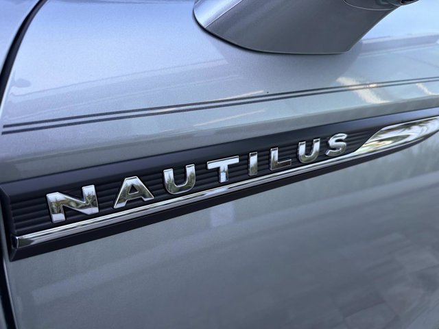 Used 2022 Lincoln Nautilus Reserve w/ Equipment Group 201A image 9