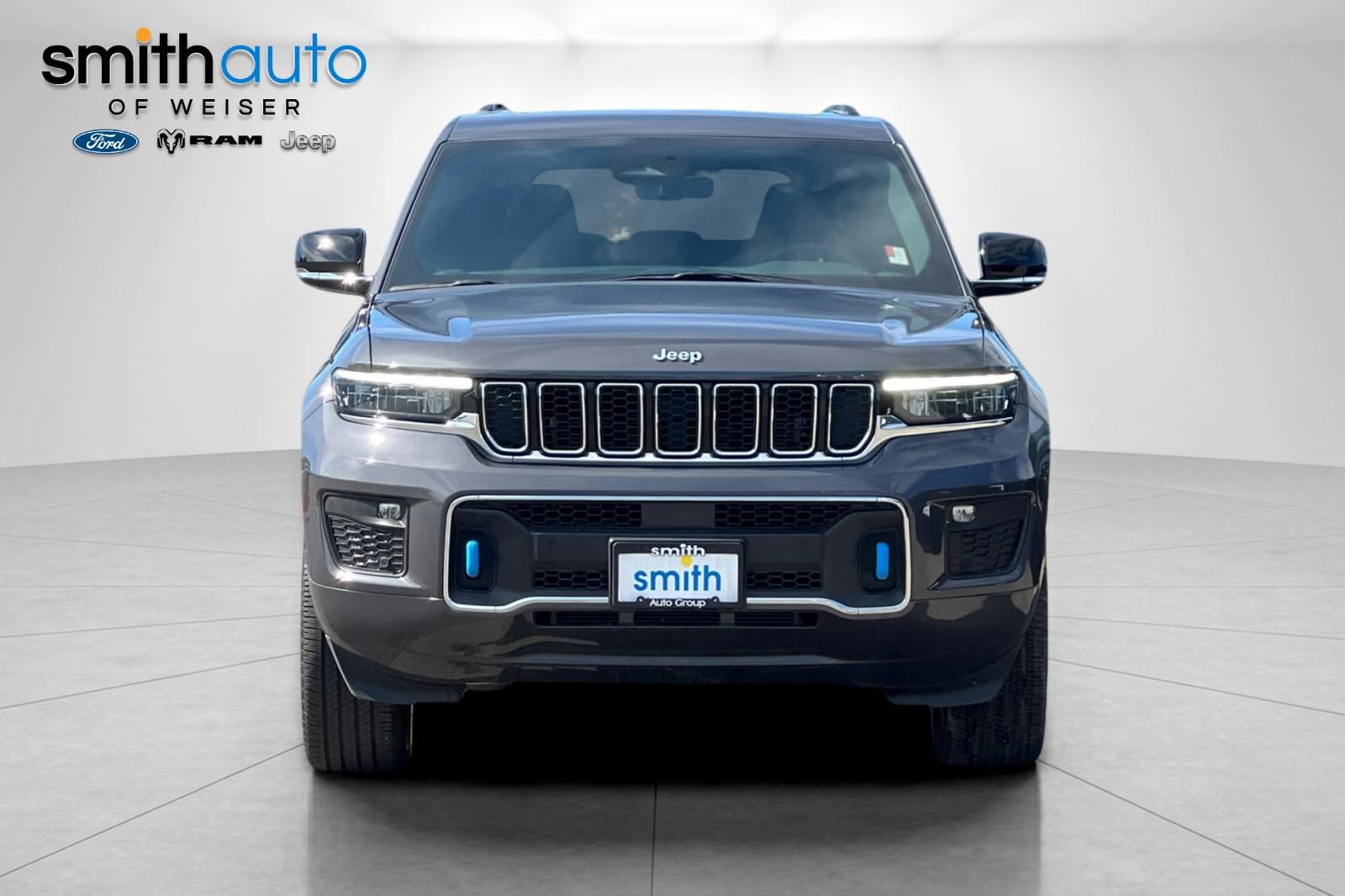 Used 2024 Jeep Grand Cherokee Overland w/ Luxury Tech Group IV AWD/4WD image 10