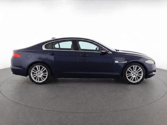 Used 2016 Jaguar XF Prestige RWD image 2