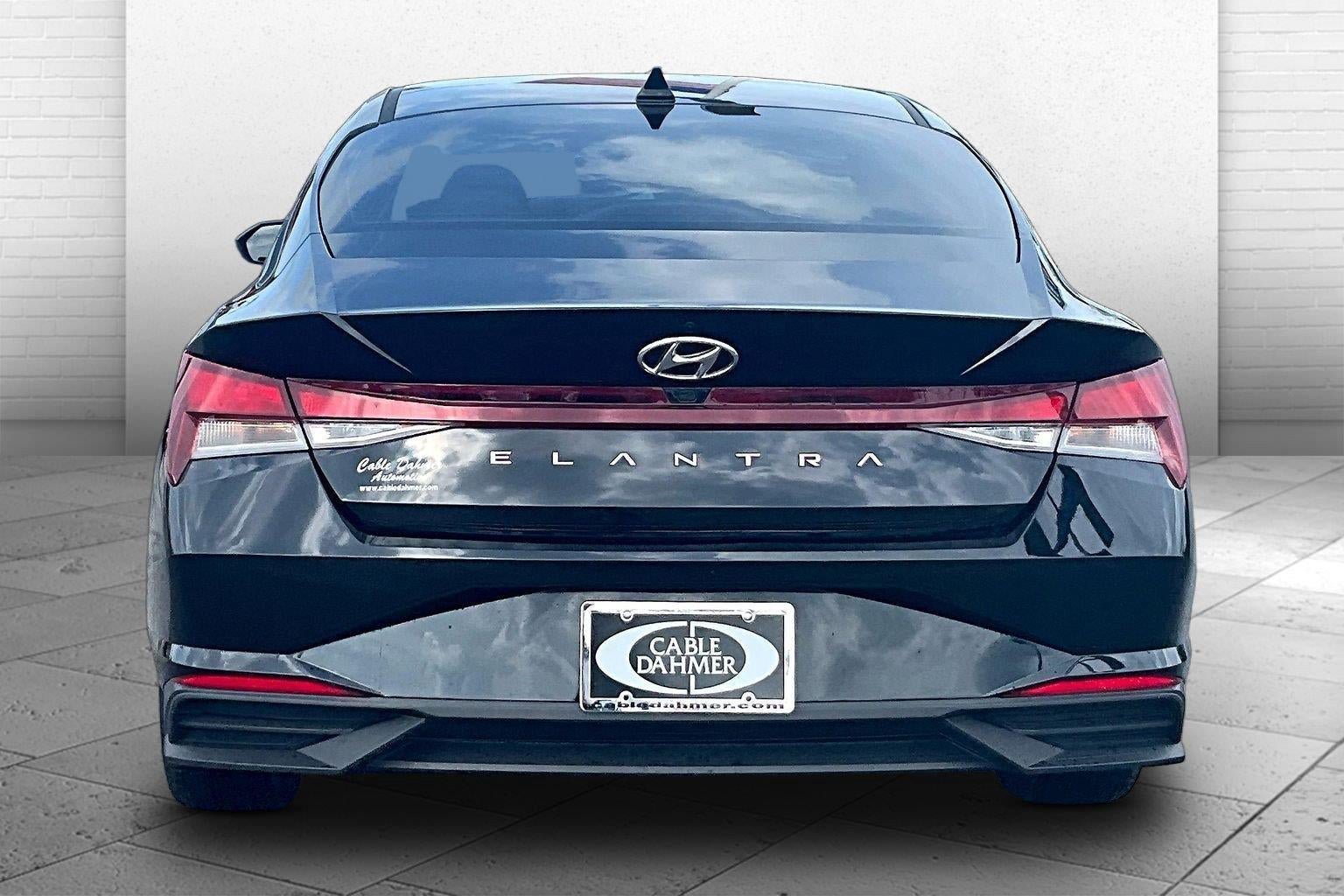 Used 2023 Hyundai Elantra SEL FWD image 2
