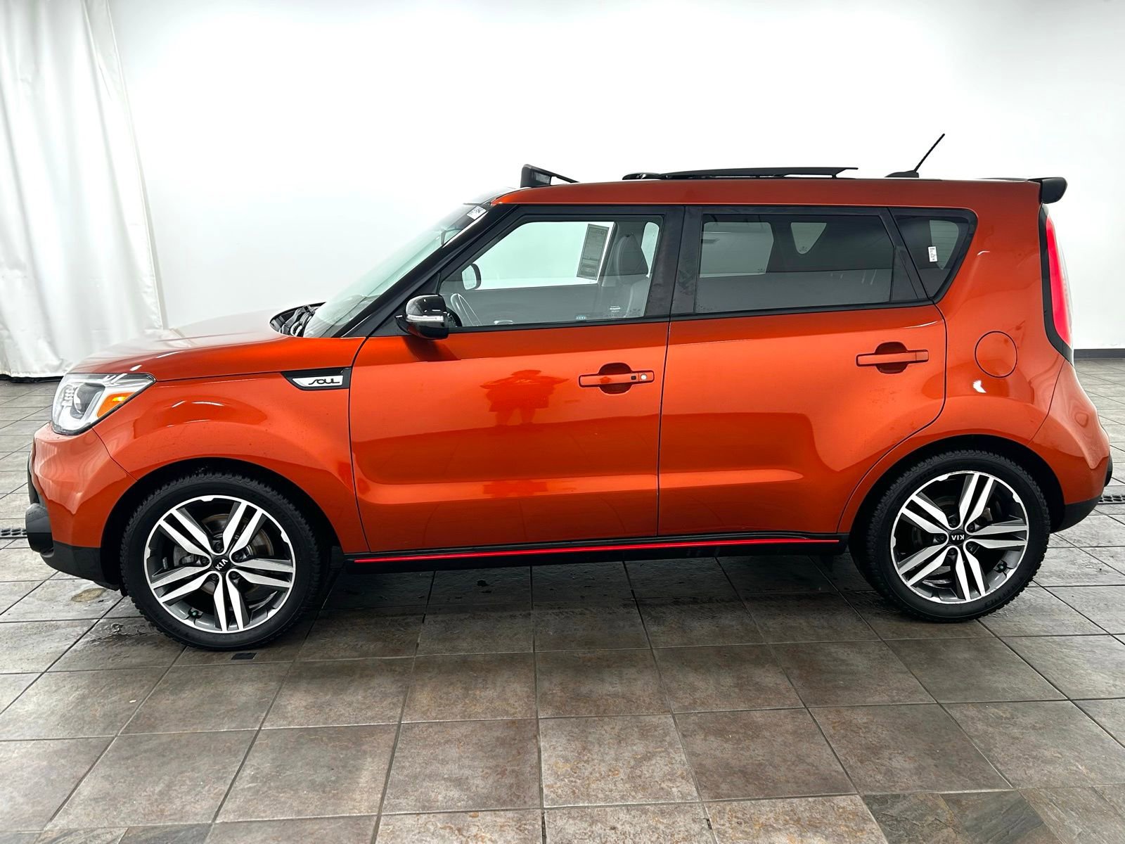 Used 2018 Kia Soul ! w/ Tech Package image 2