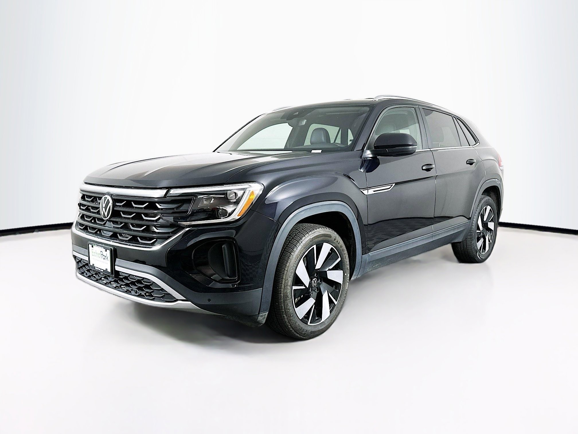 Used 2025 Volkswagen Atlas Cross Sport SE image 3