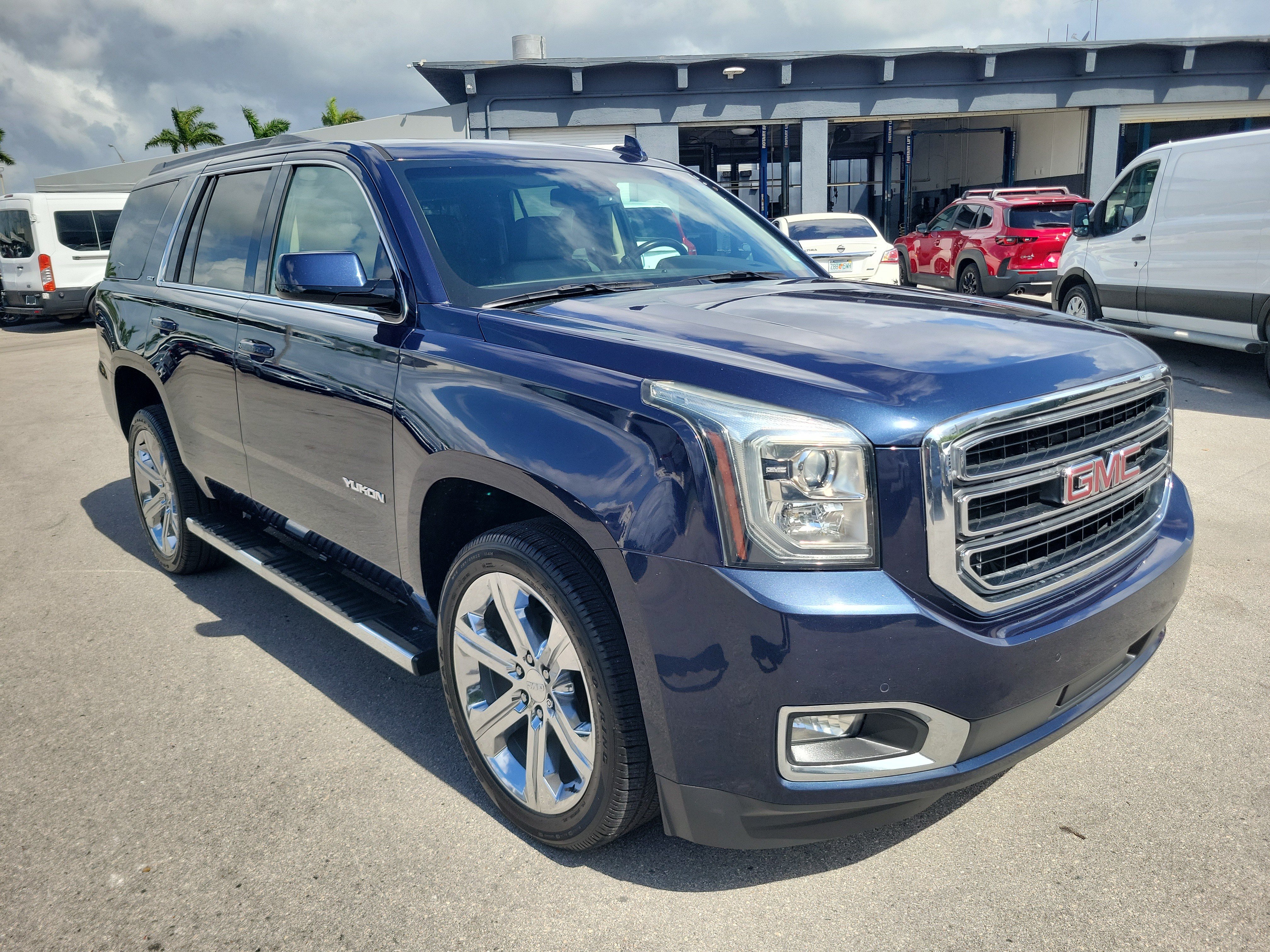 Used 2019 GMC Yukon SLT w/ Open Road Package RWD image 3