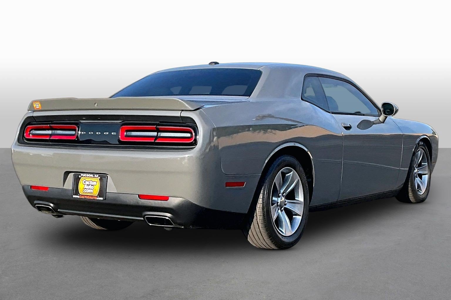 Used 2019 Dodge Challenger SXT RWD image 2
