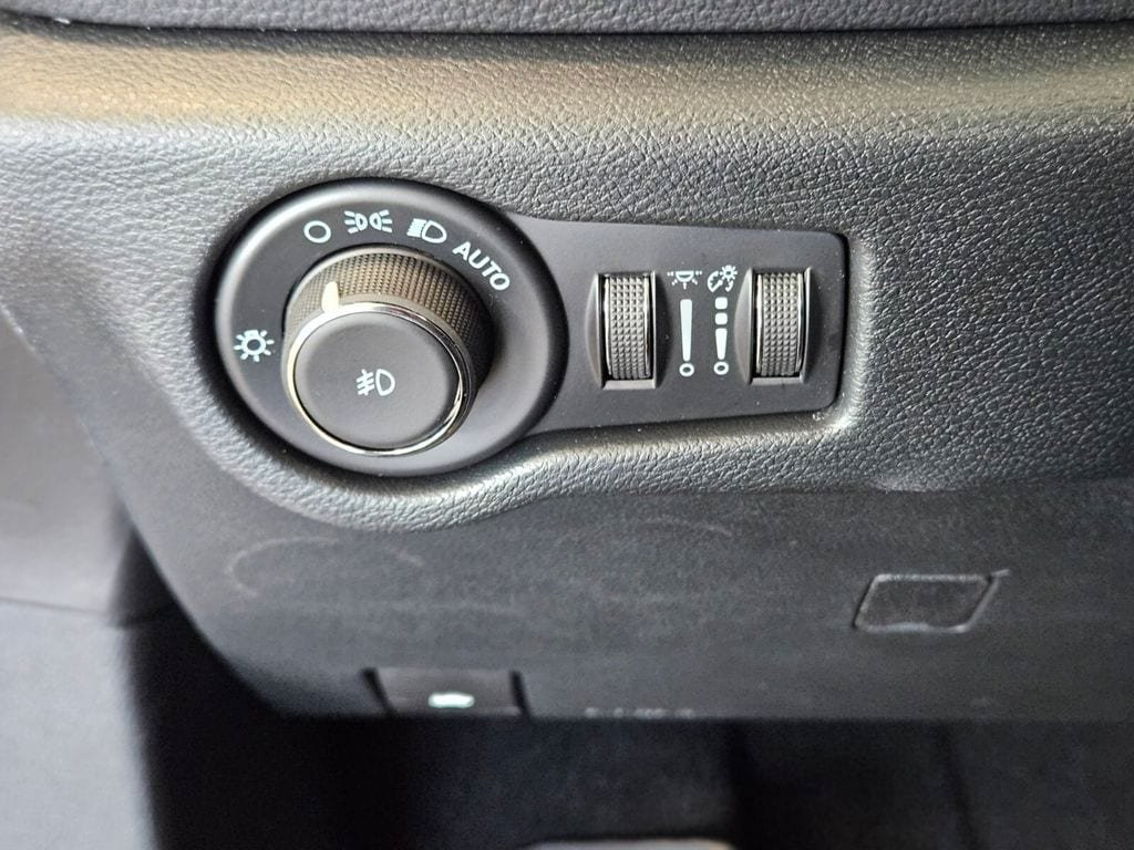 New 2025 Chrysler Pacifica Select w/ Fav Edition Package FWD image 22