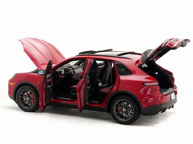 Certified 2025 Porsche Cayenne S AWD/4WD image 31