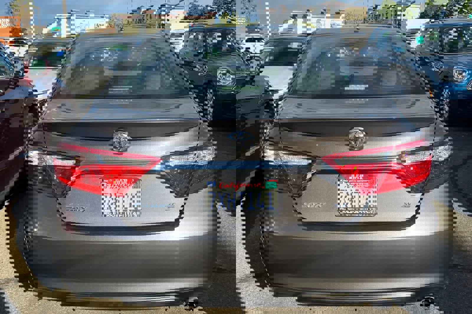 Used 2017 Toyota Camry SE w/ Moonroof Package image 5