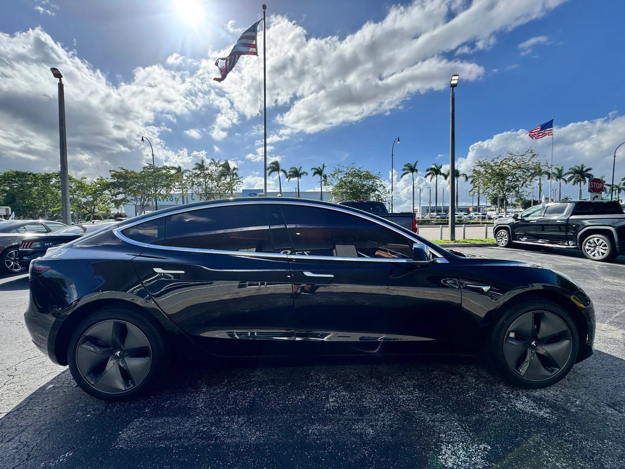 Used 2020 Tesla Model 3 Standard Range RWD image 8