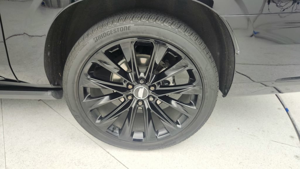Certified 2025 Cadillac Escalade ESV Sport Platinum w/ LPO, ONYX Package AWD/4WD image 31