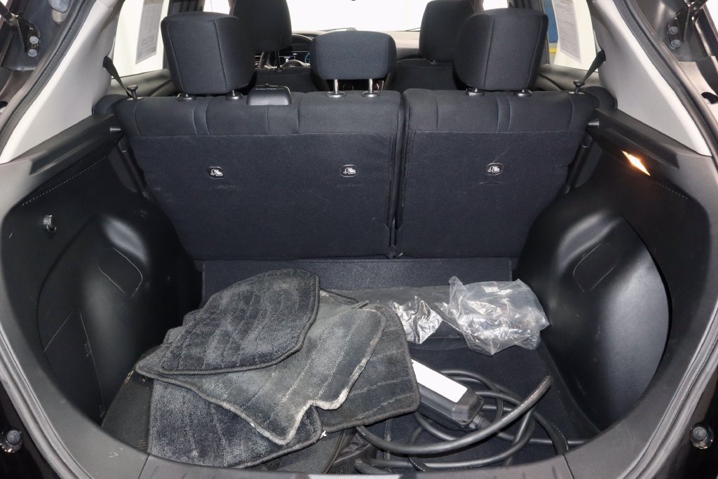 Used 2025 Nissan Leaf S FWD image 13