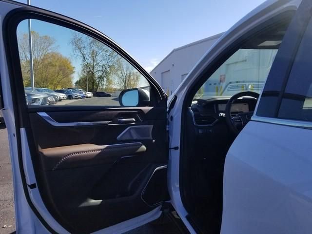 New 2026 GMC Acadia Denali Ultimate w/ LPO, Floor Liner Package image 7