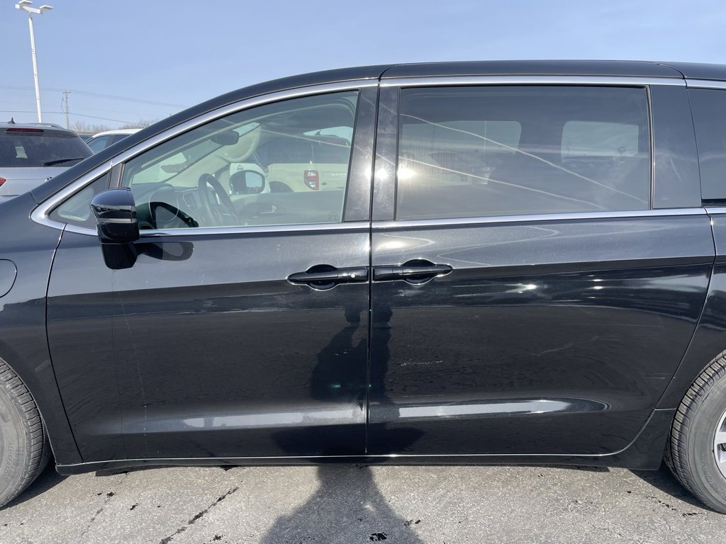 Used 2024 Chrysler Pacifica Select image 38