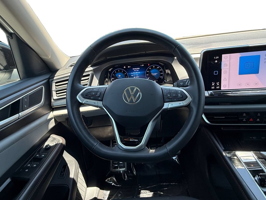 Used 2025 Volkswagen Atlas Peak Edition SE AWD/4WD image 12