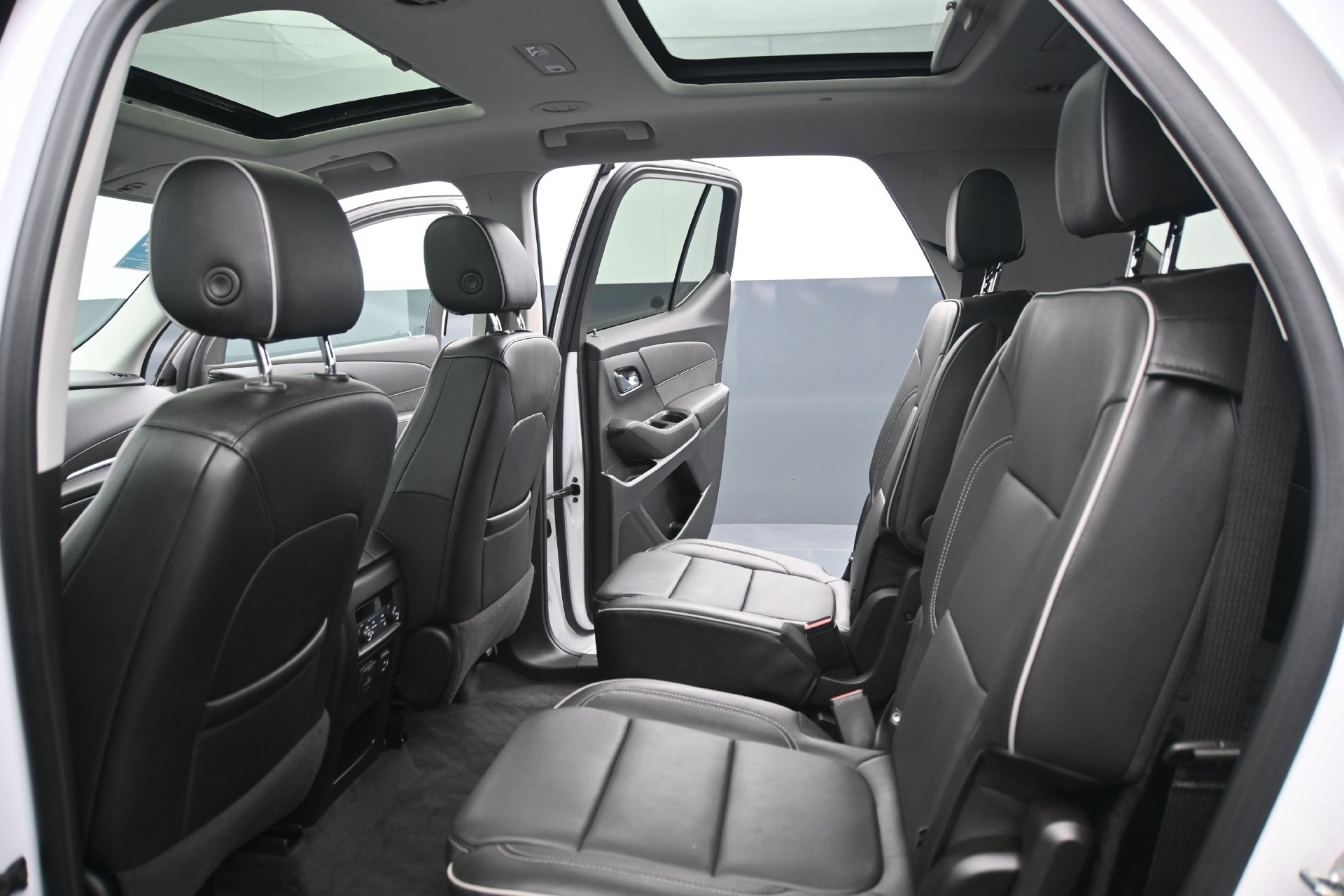 Used 2021 Chevrolet Traverse High Country AWD/4WD image 18