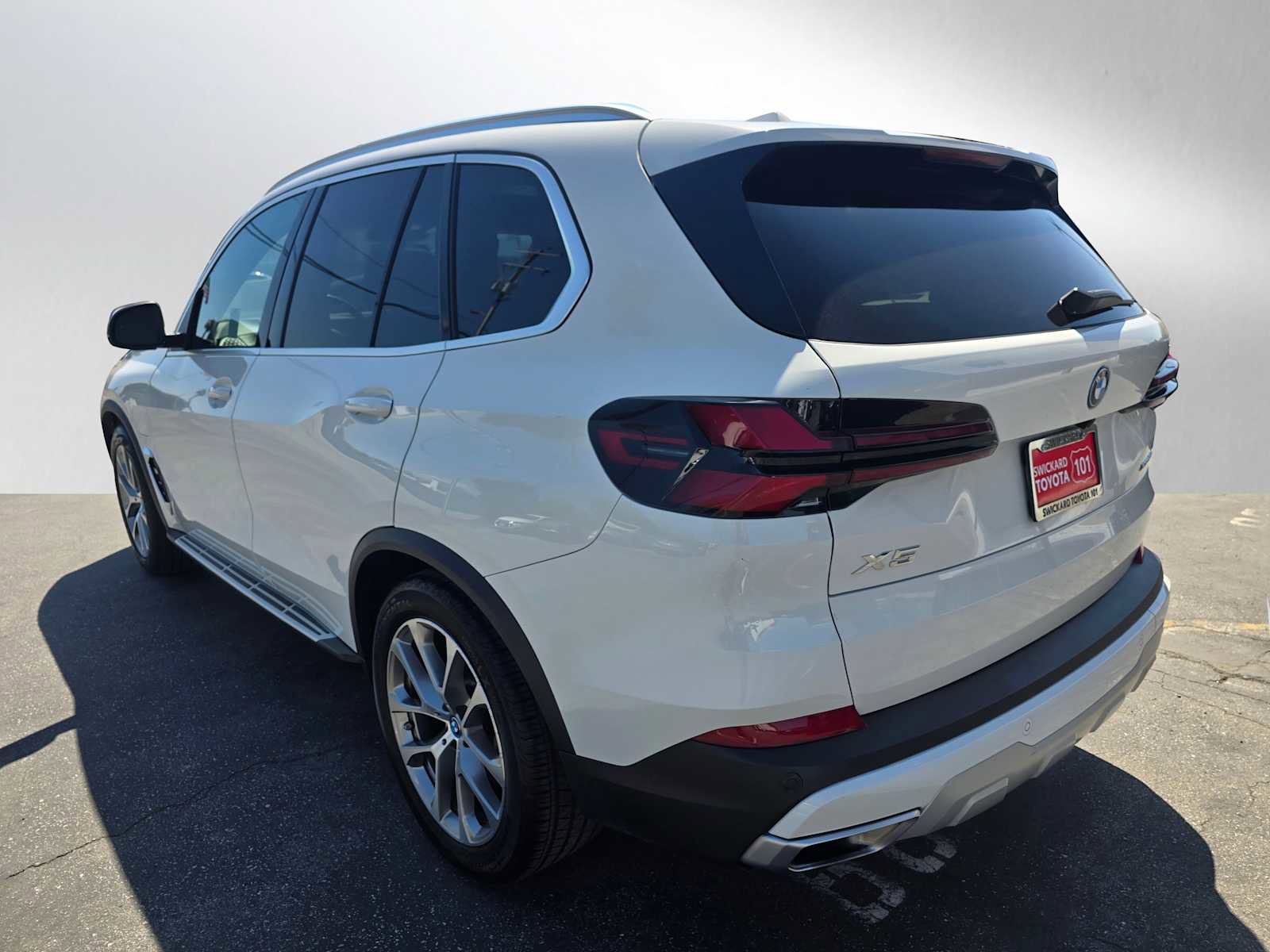 Used 2024 BMW X5 xDrive50e AWD/4WD image 5