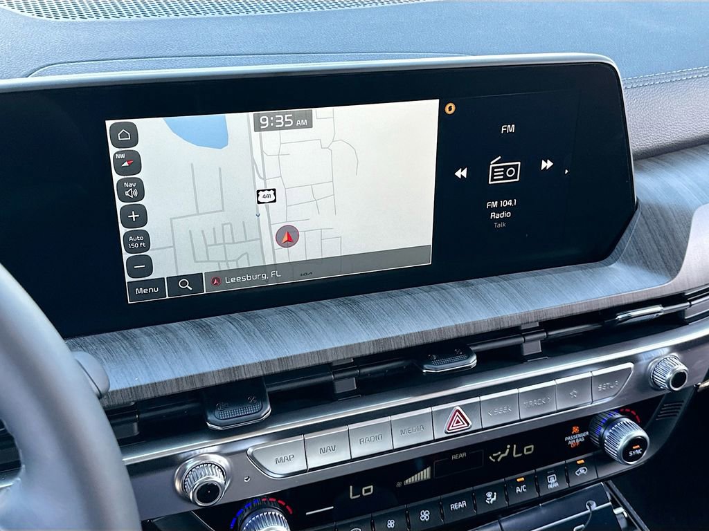 Used 2025 Kia Telluride EX w/ EX Captain's Chair Package image 13