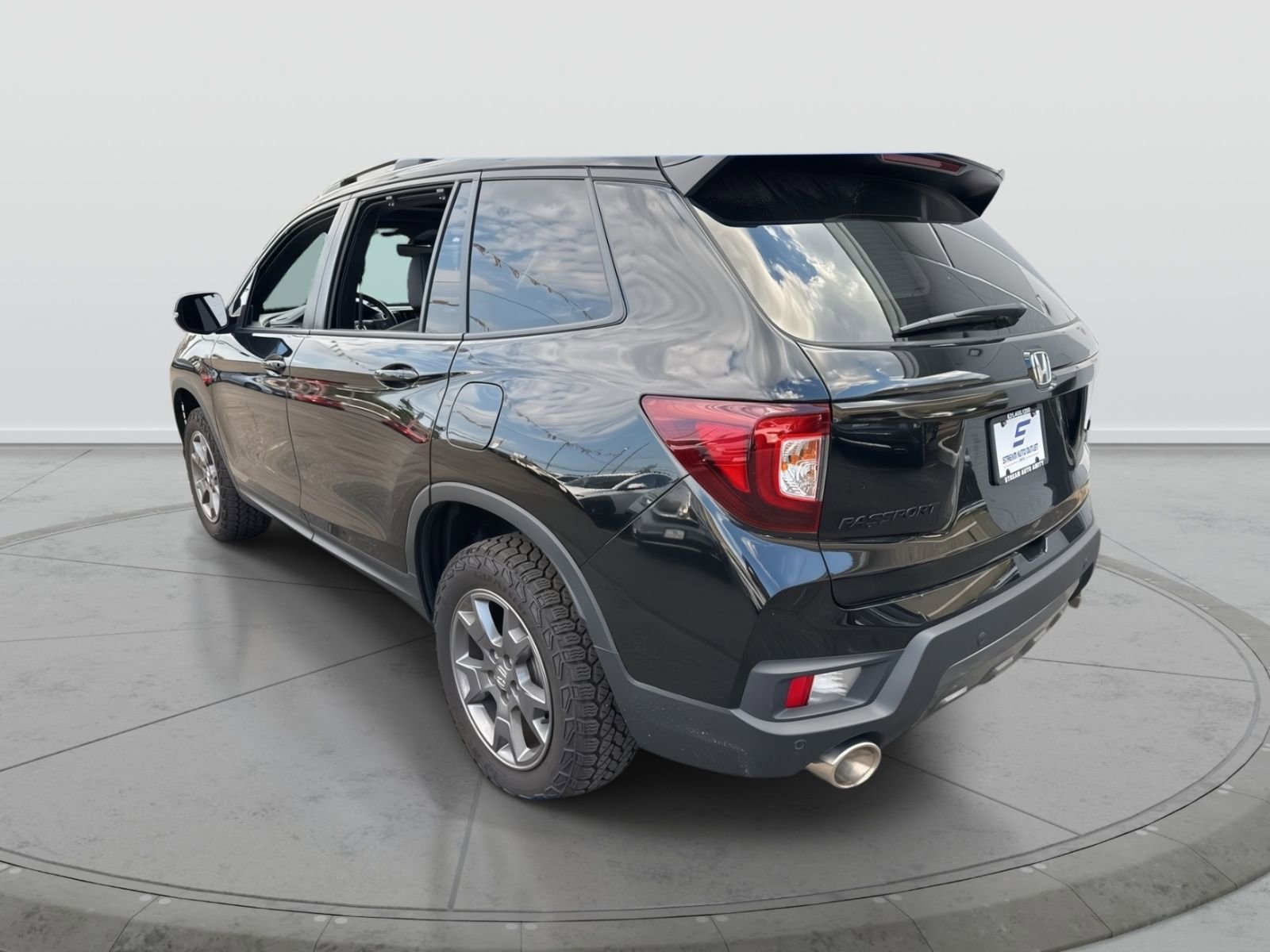Used 2024 Honda Passport TrailSport image 5