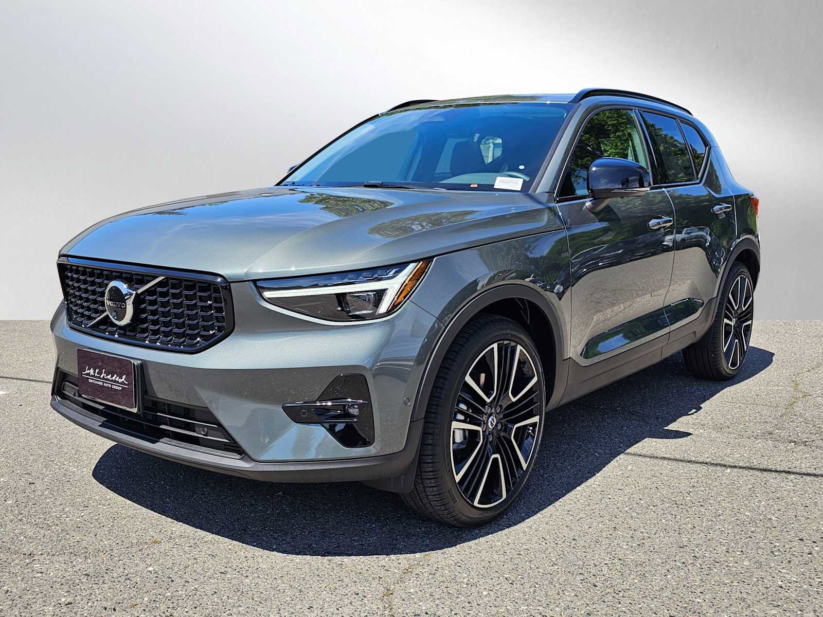 Certified 2024 Volvo XC40 B5 Ultimate w/ Protection Package Premier AWD/4WD image 7