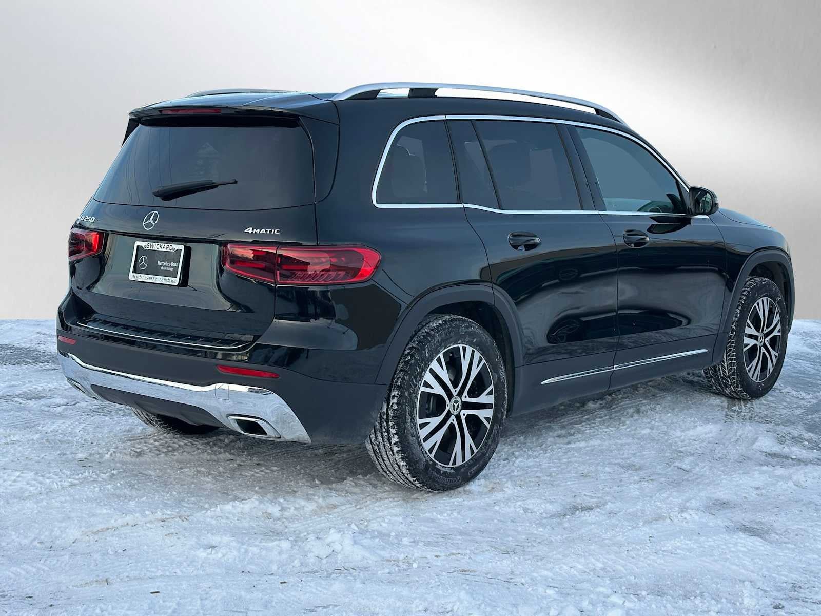 Used 2026 Mercedes-Benz GLB 250 4MATIC image 4
