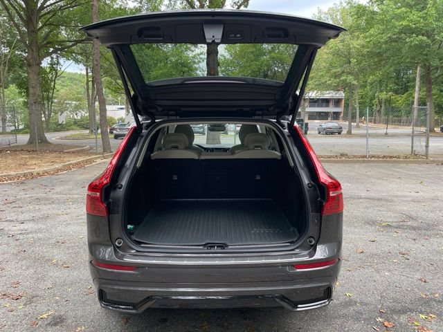 Certified 2024 Volvo XC60 B5 Plus w/ Protection Package Premier AWD/4WD image 16