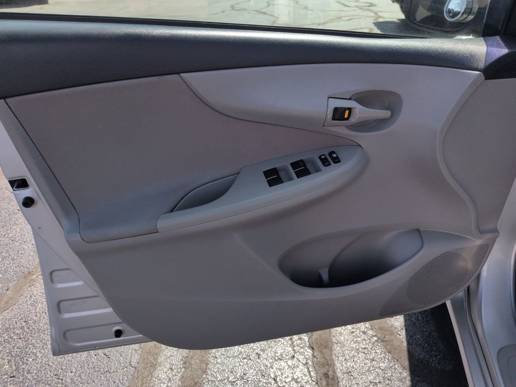 Used 2013 Toyota Corolla L image 10