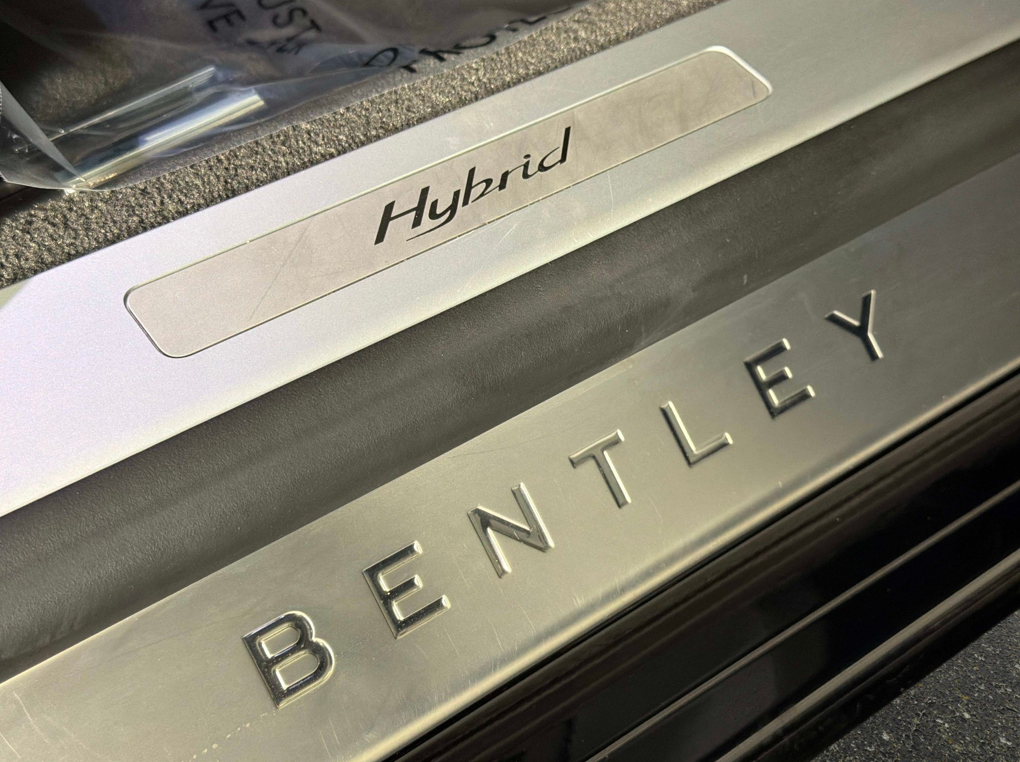 Used 2022 Bentley Flying Spur Plug-In Hybrid AWD/4WD image 19