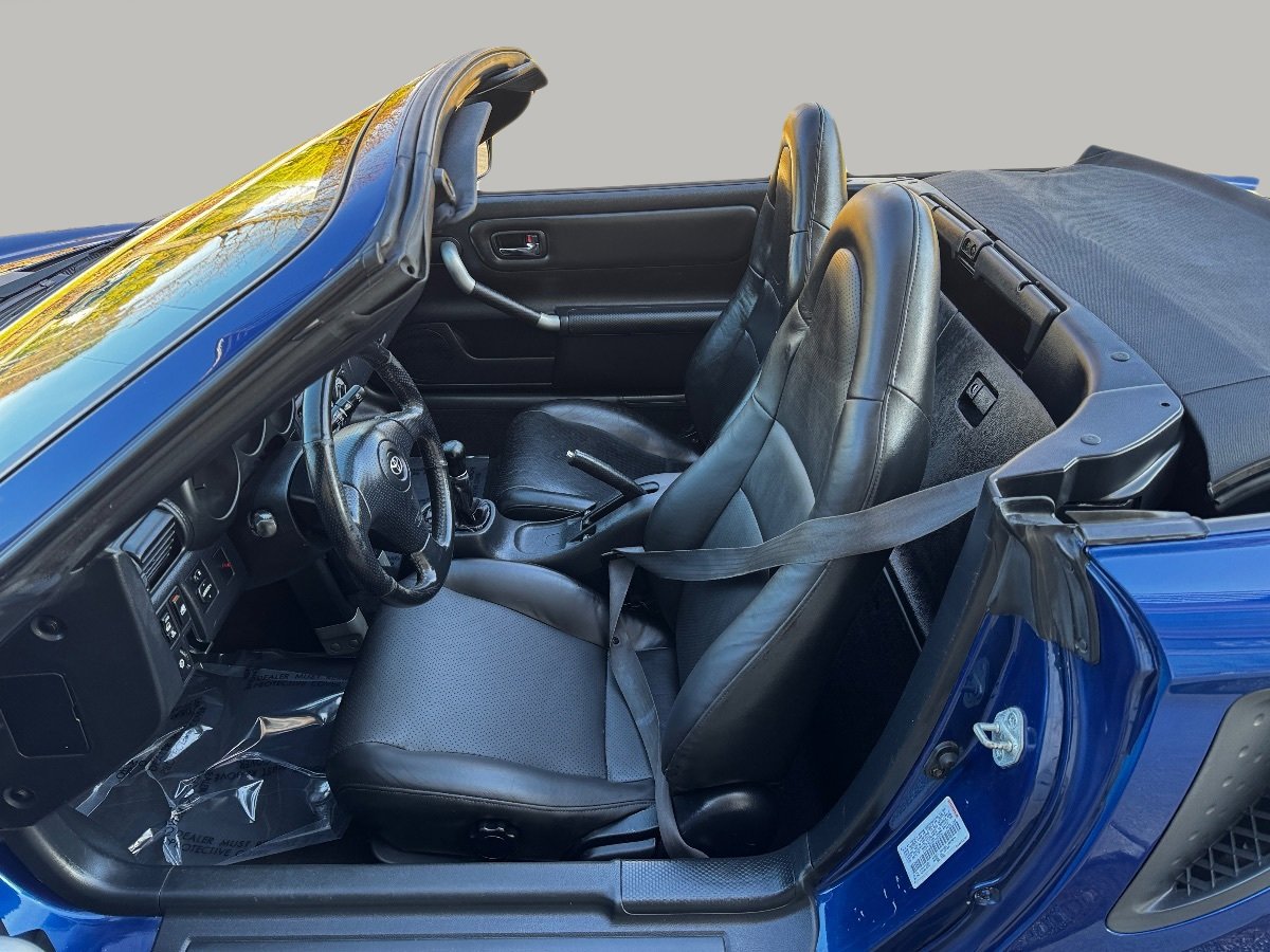 Used 2000 Toyota MR2 RWD image 15