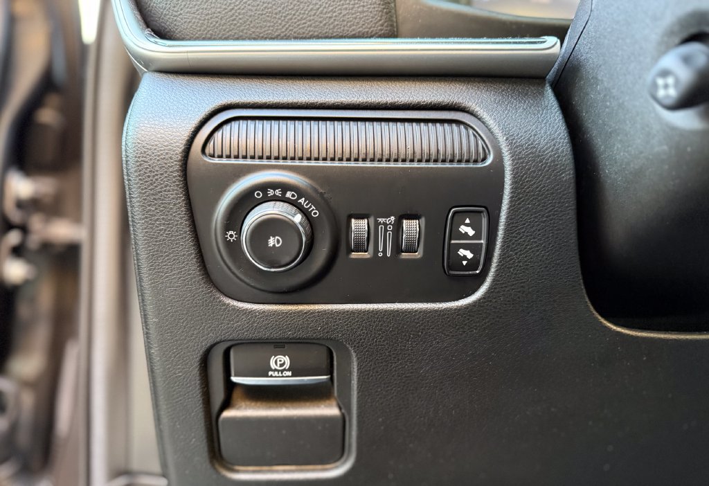 Used 2023 Jeep Wagoneer 4WD w/ Premium Group I image 22
