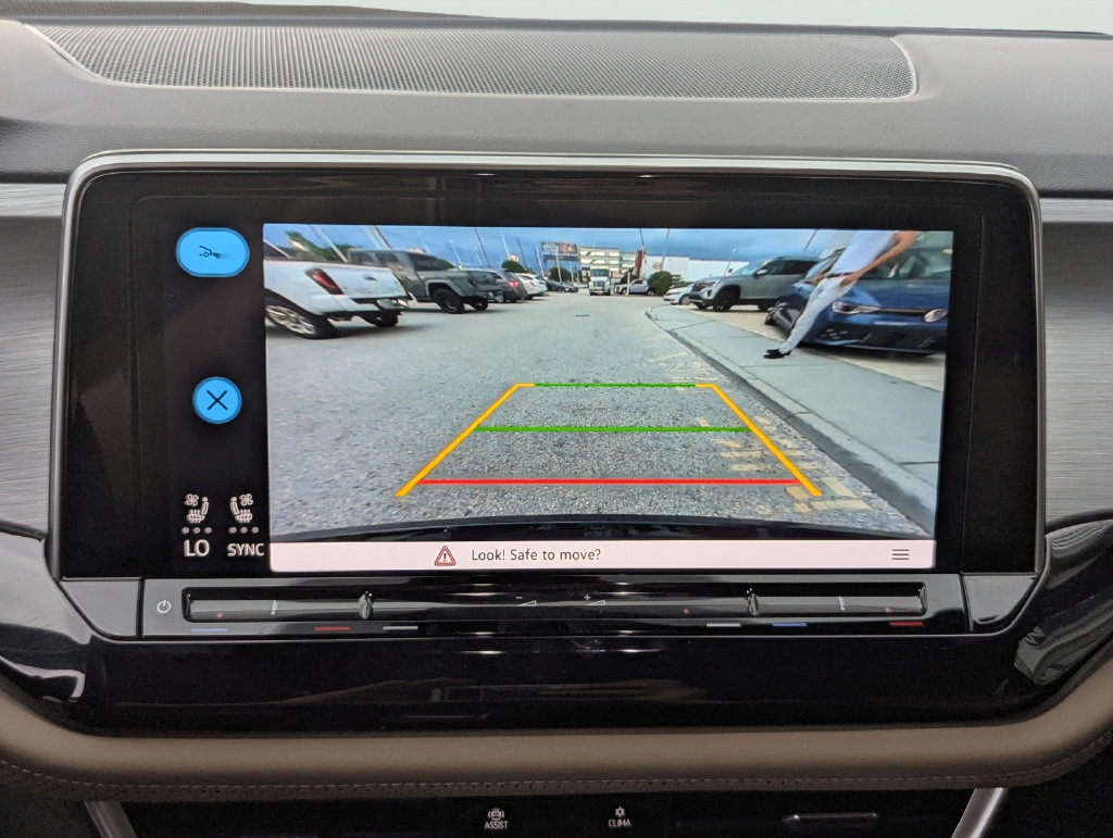 Certified 2025 Volkswagen Atlas Cross Sport SE FWD image 22