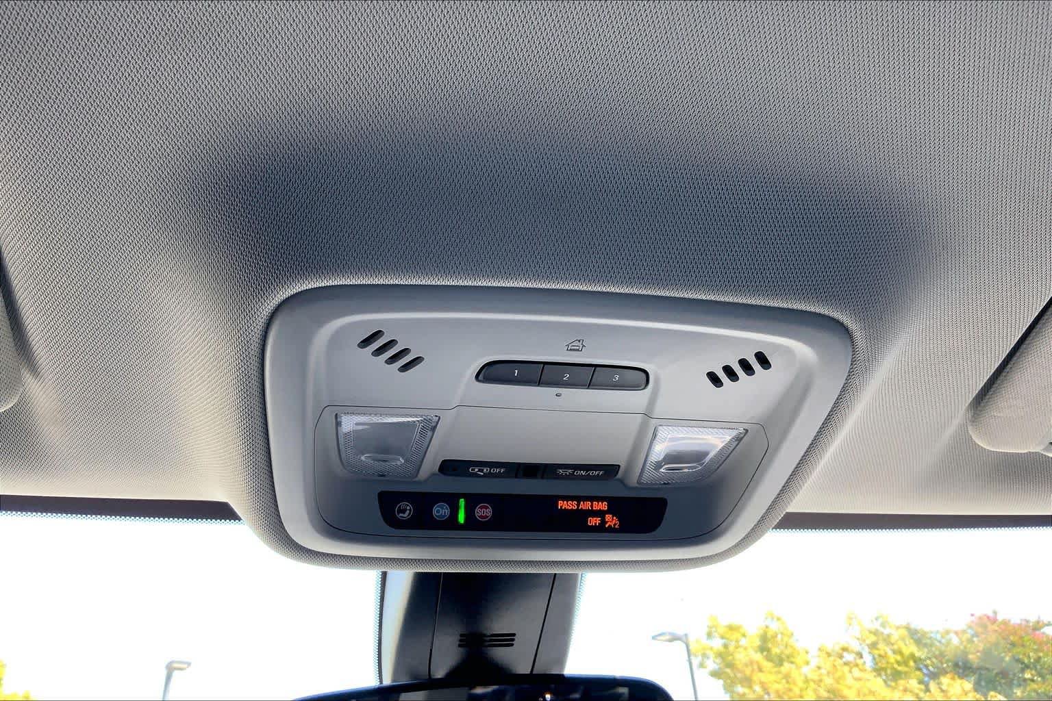 Used 2021 Chevrolet Traverse LT FWD image 31